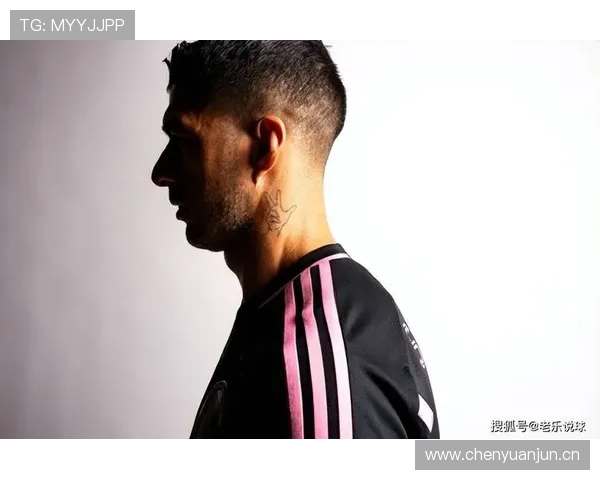 苏亚雷斯家的厨房估计比球场还热闹，听说他最贵的那把刀能买辆小车？